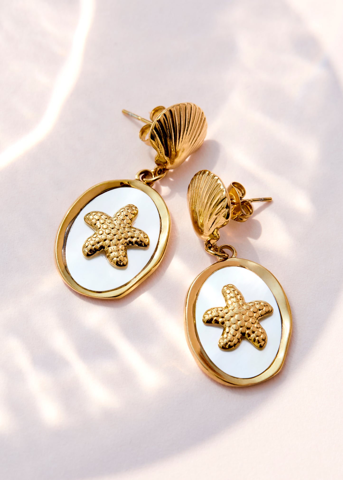 Coralia - Boucles d’oreilles pendantes dorées ensoleillée