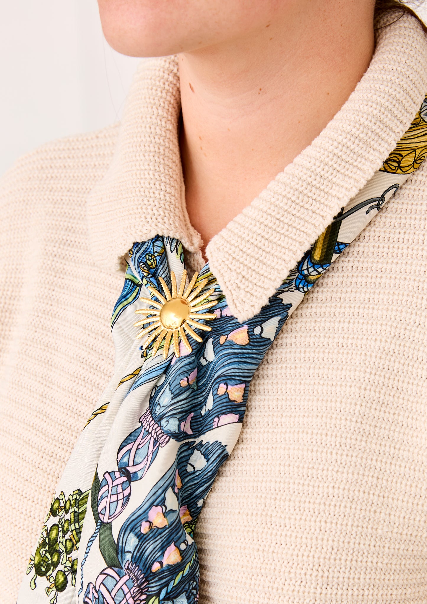 Broche soleil dorée